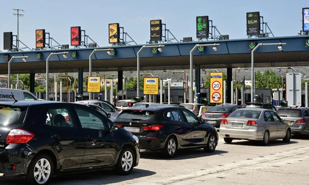 Αδειάζει η Αττική για το Πάσχα: Γεμάτα τα πλοία, τα αεροπλάνα και τα ΚΤΕΛ